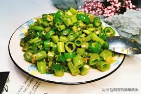 1把空心菜梗，再配上一些雪菜，升级版辣炒菜梗，最爱的下饭菜图片