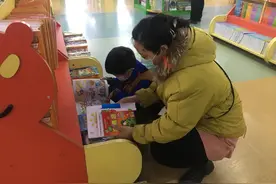 石家庄：书店恢复营业 读者购书热情不减图片