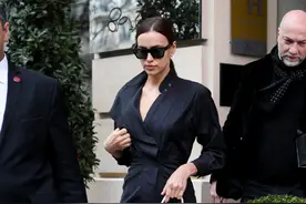 伊莉娜·莎伊克气质亮相，一袭黑色look帅气十足，身材棒极了图片