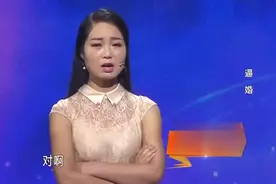 女友上台后态度强硬，要求男友拿20万举办婚礼，真的是太过分了图片