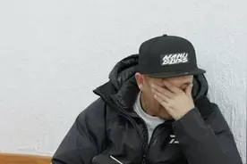 乐坛顽童近况曝光！被娇妻抛弃、弟弟去世，独居豪宅却只能睡客厅图片
