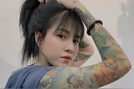越南女生痴迷于纹身，母亲一度想和她断绝关系，如今却成女神图片
