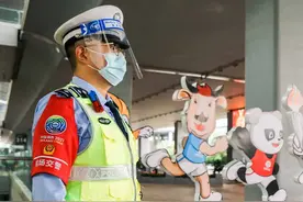 机场公安护航十四运平稳“起飞”图片