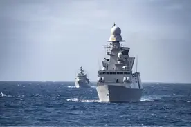 来势汹汹，英军航母舰队精锐装备尽出，示威剑指亚太图片