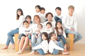 婚后20年生12个娃：41岁超人妈妈的一天从凌晨5点开始图片