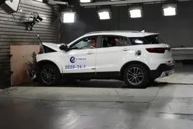 今年C-NCAP首碰现“三星”，领界S被“撞”回原形图片