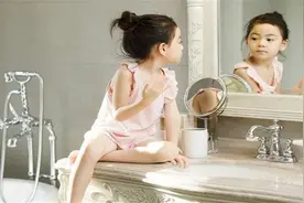孩子很在意外人的想法？了解“镜中我效应”，教孩子打破困局图片