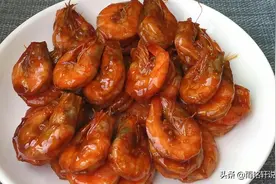 油焖大虾的正宗做法，不需要加盐，让你在家也能做出饭店的味道图片