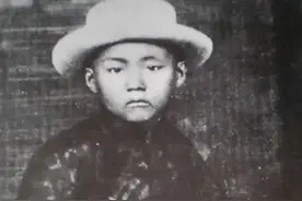 中国传奇遗腹子：出生前军队守卫产房，出生后国家鸣13响礼炮庆祝图片