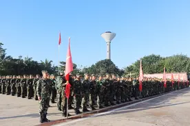 武警海南总队新兵团：新兵的“淬火”之旅，用脚步丈量“兵之初”图片