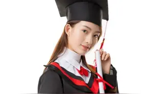 我是四十岁的女博士，征婚要求三件套，相亲男：你已谈不起爱情了图片