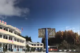 湖北恩施怀孕老师留校“蹭饭”，遇好心食堂阿姨“是我吃过最温情的晚餐”图片