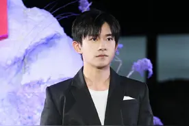 吴京易烊千玺合作电影《长津湖》！赵薇秦昊王鸥合作《学区房》图片