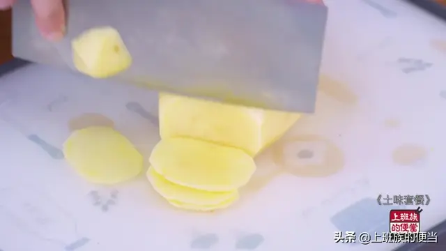 谁说西餐成本高，教你用家常食材简单做，味道不输西餐厅