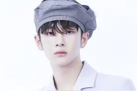 周震南个性私服太吸睛，驾驭各式帽子超个性，如此美男子你爱了吗图片