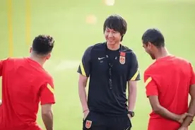 是福不是祸！国足主力阵容搭建完毕，蒿俊闵替补，两位置引发吐槽图片