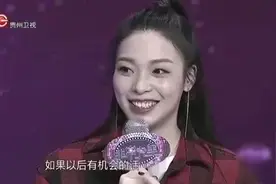 女生告白被拒即将离场，不料男生竟又一把抓住，台下大喊：嫂子好图片