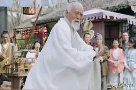 号称“中国最帅老头”，80多岁还拍照片秀恩爱，座驾更是不同凡响图片