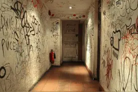 孙俪放任孩子在家中涂鸦，整面墙都是画板，邓超：这叫创作图片