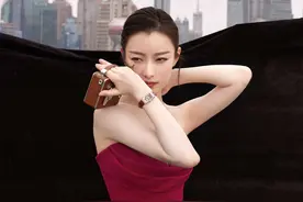 倪妮不愧是媚骨天成，抹胸连体裤身姿曼妙，镂空连衣裙婉约风情图片