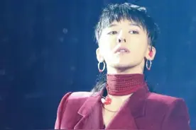 BigBang现身权志龙家，看到5人合照后，粉丝：一起走花路图片