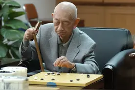 围棋最接近神的2个人：中国棋圣击败日本所有高手，石佛13年17冠图片