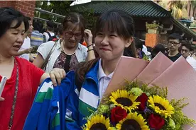 辽宁“高考女神”，683分夺得文科状元，谈吐气质不输武亦姝图片