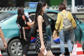 秋天穿裙子搭配什么鞋子？试试铆钉高跟鞋，穿出大长腿和回头率图片