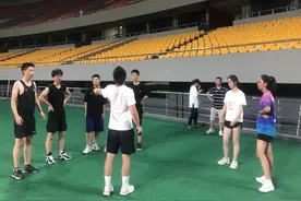 金华市全民健身中心体育场2021年中长跑 培训招生简章图片