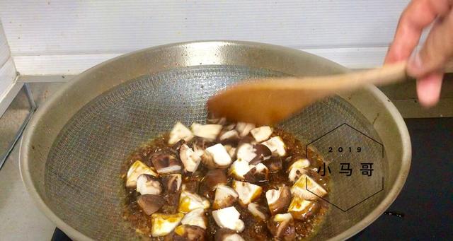 它是“食药同源”的食物！含有大量氨基酸，一定要让家人吃