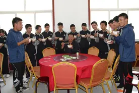 安塞区高级中学校长邀请学生代表共进午餐图片