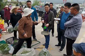 平凉市庄浪县市场监管局城市社区市场监管所开展辖区农贸市场计量器具专项检查图片