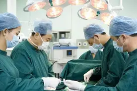 做手术不能穿内衣，碰上男医生怎么办？医生告诉你真相图片