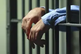 坐牢时间到了回家后，一定要通知家人？要不要接送的？图片