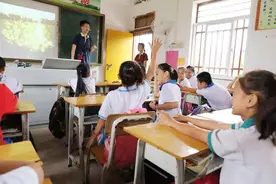 初中女生认为“完美”模样，殊不知这些行为，老师看来是“幼稚”图片