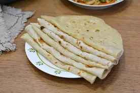 2分钟出锅的烙薄饼，又软又香卷着吃，用凉水还是热水揉面不挑剔图片