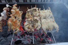 缅甸华人区卖烤鸡的姑娘，收入高于上班族图片