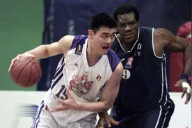 身高2米18，体重143公斤！单场35分38板！统治CBA，他有多恐怖？图片