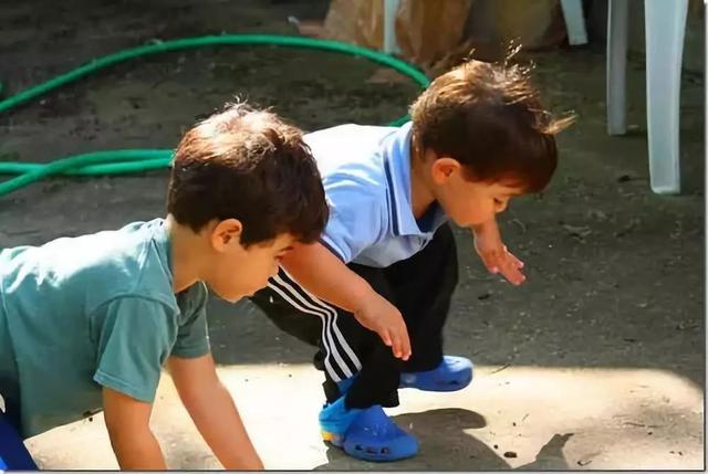 贝尔格里尔斯：都说他什么都吃，至少在中国的皮蛋面前，他退却了