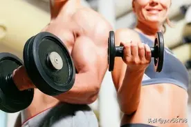 哑铃硬拉可以锻炼身体哪部分肌肉？图片