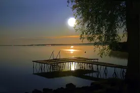“有约不来夜过半，闲敲棋子落灯花”诗词中的夜晚，那么魅力无穷图片