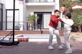 邓超晒儿子近照，9岁等等身高快赶上爸爸，身后2层别墅意外抢镜图片