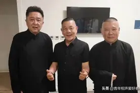 隔壁同行馋坏了！他刚进德云社就开门收徒弟，郭德纲给足了他面子图片