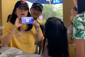 汪峰晒章子怡与孩子温馨日常，体贴喂妻子吃饭遭拒，夫妻互动太甜图片