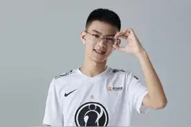 IG官宣wink首发后，FPX官博沦陷！无数网友刷屏：把wink给我打哭图片