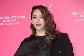 萧亚轩的潇洒情史，靠美貌征服了14个男人，得10亿遗产仍无安全感图片