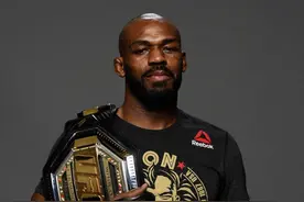 害怕了？骨头琼斯改口称不与阿迪萨亚对决：我的目标是重量级冠军图片