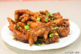 饭店的红烧鸡爪为啥软糯又入味，原来是有诀窍，厨师长分享做法图片