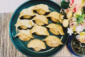 蒸饺子时，是开水蒸还是冷水蒸？别弄错，不然又粘又烂，还难吃图片