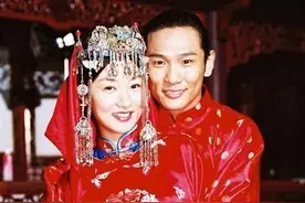 《第八号当铺》韩诺为保护家人而离开，却只能看着亲人先自己而去图片